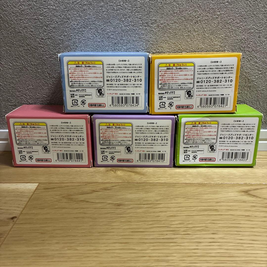 嵐を旅する展覧会 座る嵐 5体