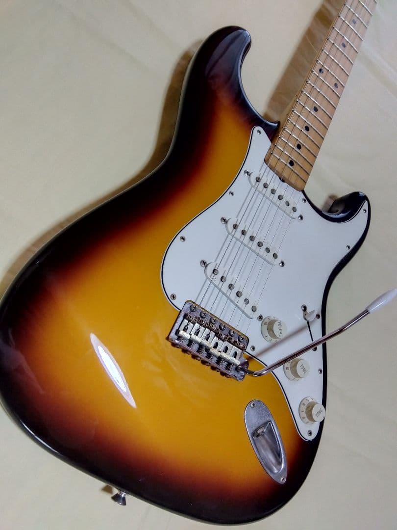 Fender Japan ストラトキャスター サンバースト ギグバッグ付き