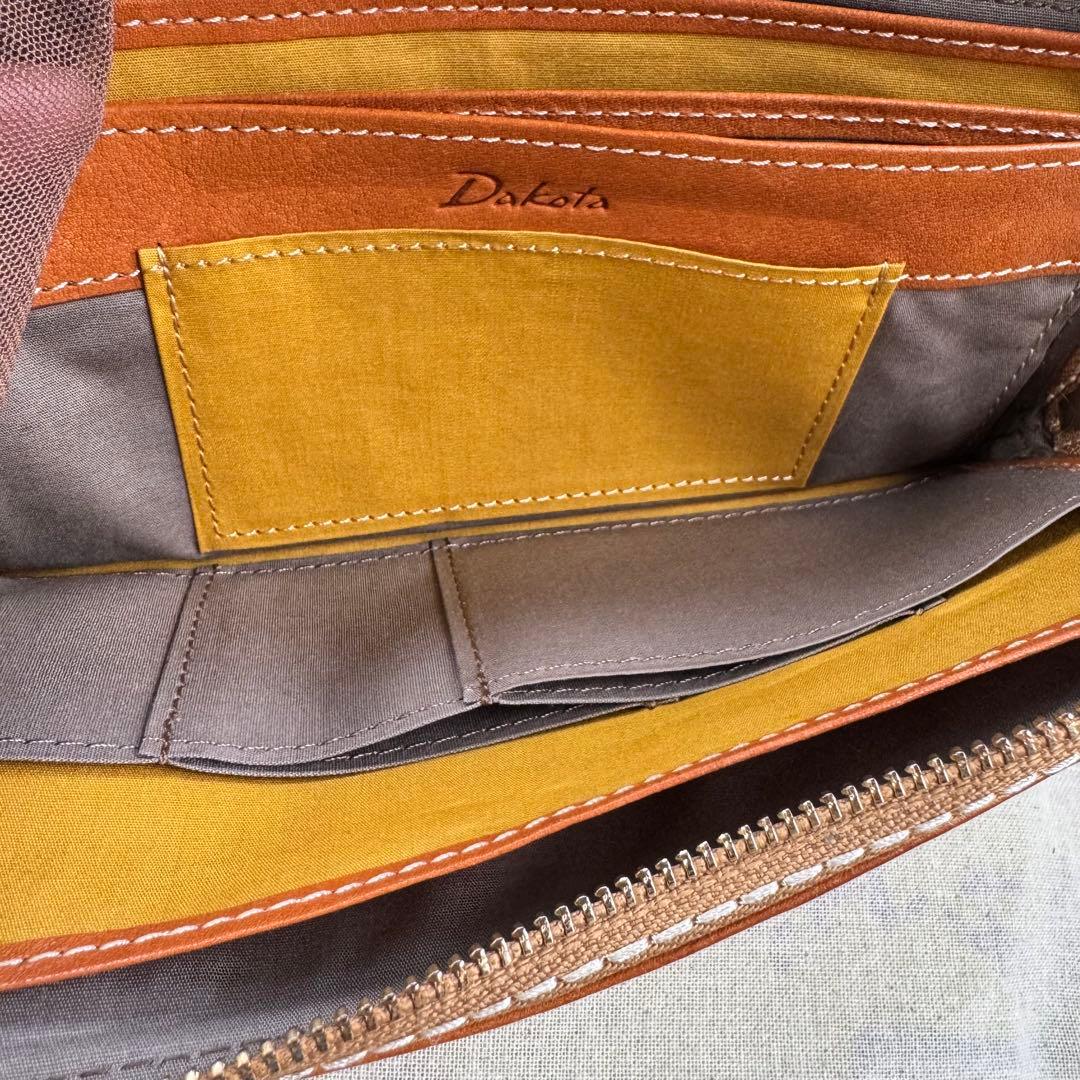 ダコタ 本革長財布 キャメル ロゴ型押し レザー財布