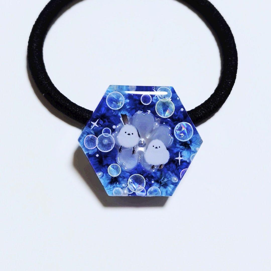 No.605　レジン ヘアゴム キーホルダー ピンバッジ シマエナガカスミソウ