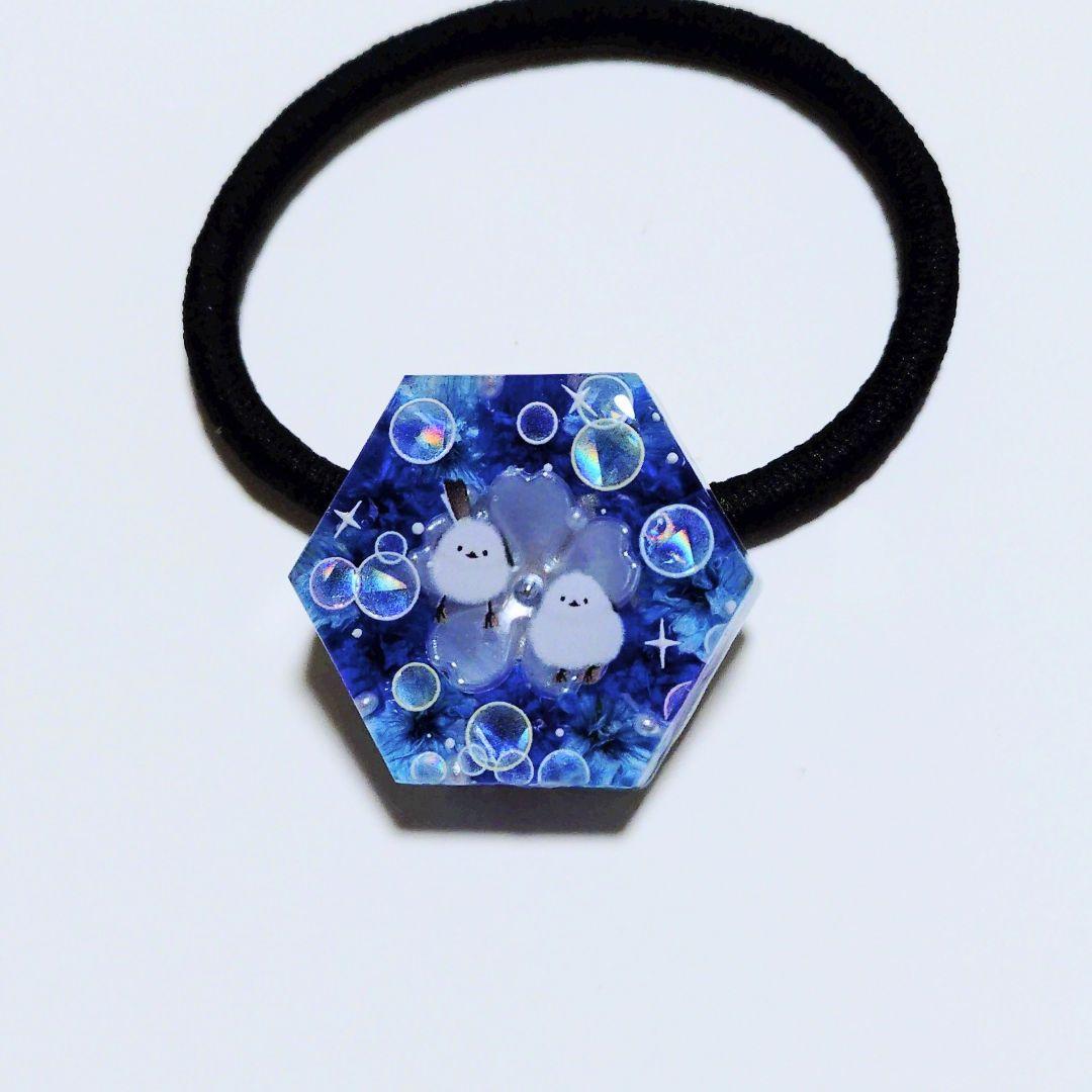 No.605　レジン ヘアゴム キーホルダー ピンバッジ シマエナガカスミソウ