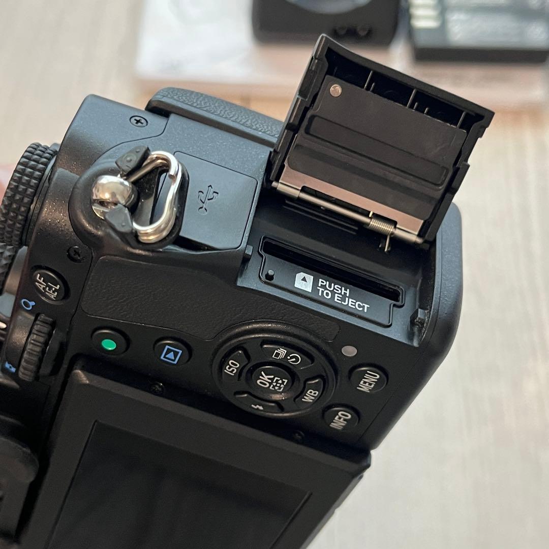 【シャッター数779枚&バッテリー２個】PENTAX KP デジタル一眼レフ