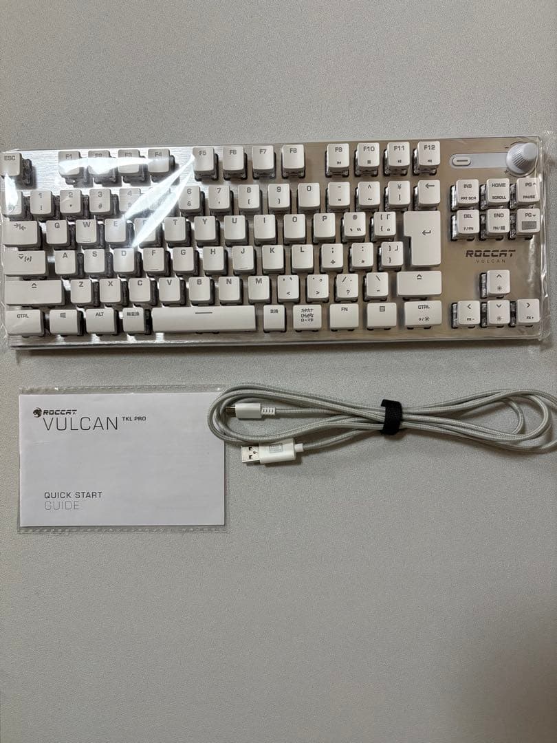 小川優香ROCCAT VULCAN TKLPRO