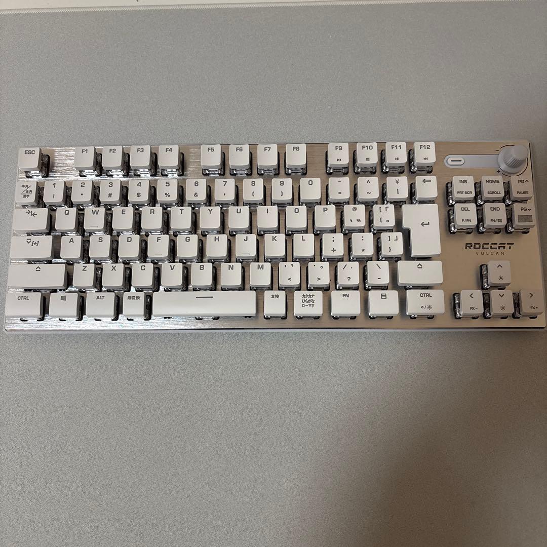 小川優香ROCCAT VULCAN TKLPRO