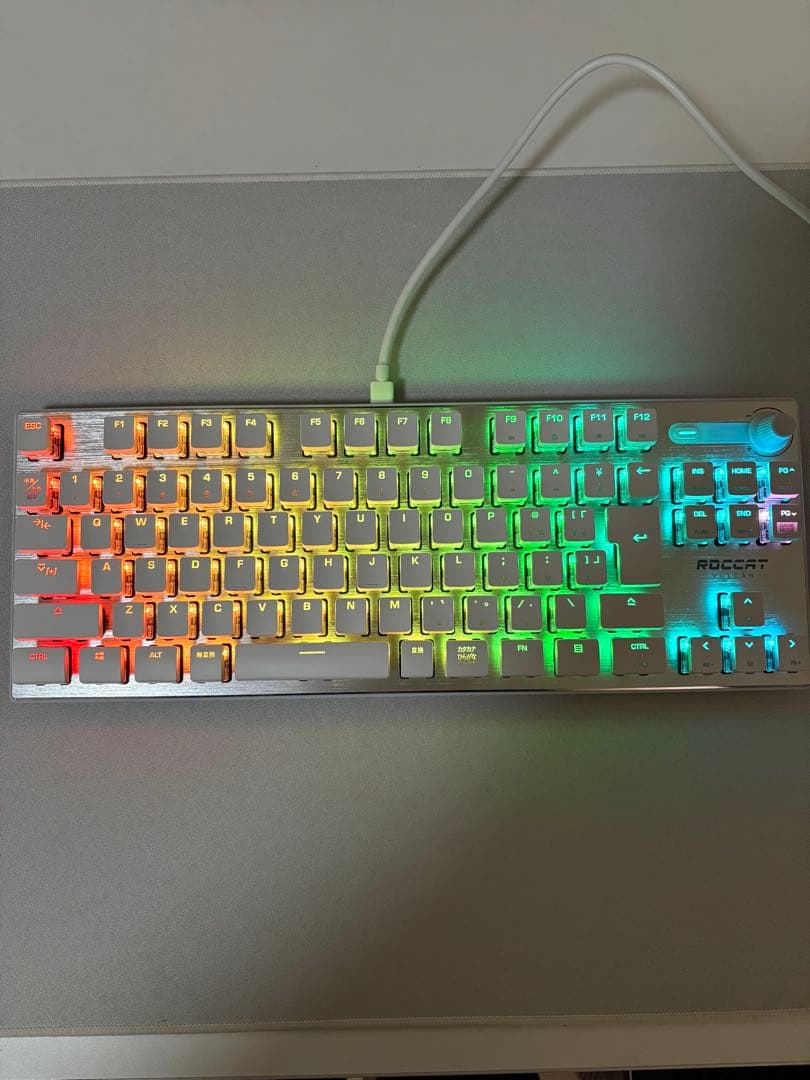 小川優香ROCCAT VULCAN TKLPRO