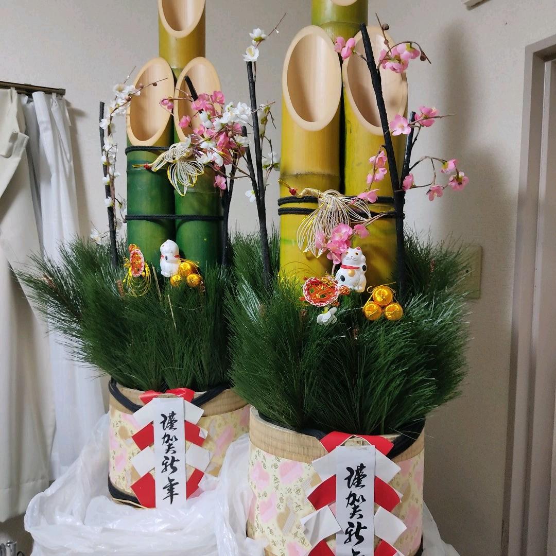 正月用の門松、高さ120cm×横30cmくらい。が2個のセット売り