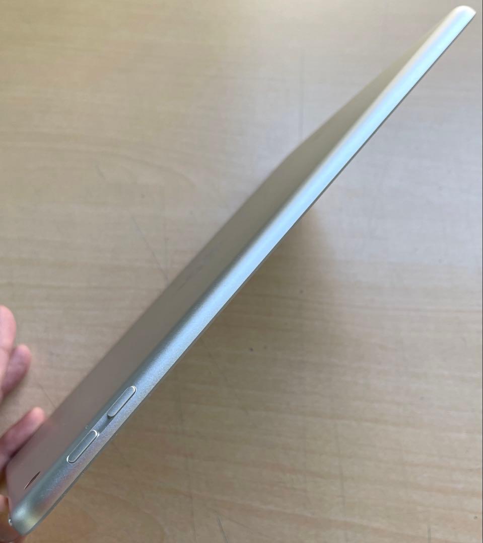 iPad 第6世代　A1893　Wi-Fiモデル　シルバー　32GB 超美品#3
