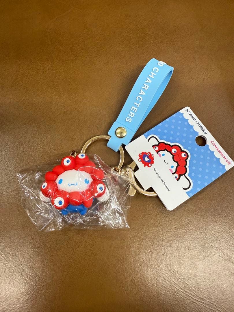 新品未使用　万博限定　サンリオミャクミャク　シナモロール　キーホルダー