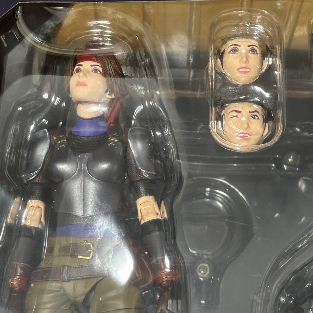 新品未開封ファイナルファンタジーVIIリメイクPLAYARTS改ジェシー&バイク