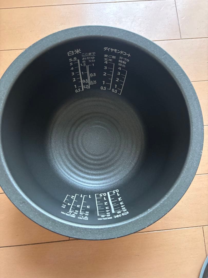 TOSHIBA 炊飯器 真空圧力IH 5.5合　RC-10VSP鍛造かまど銅釜