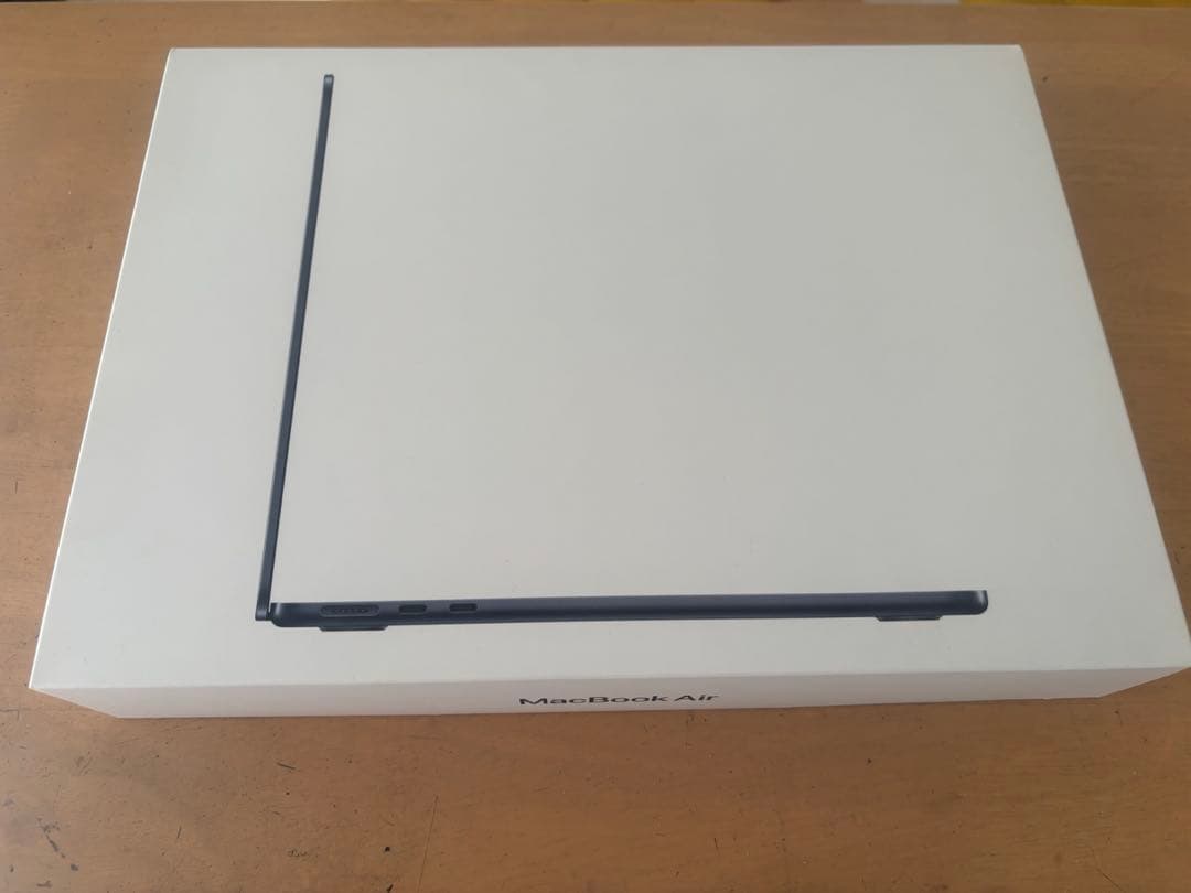 M2 MacBook Air 16GB AppleCare+2028年　放電8回