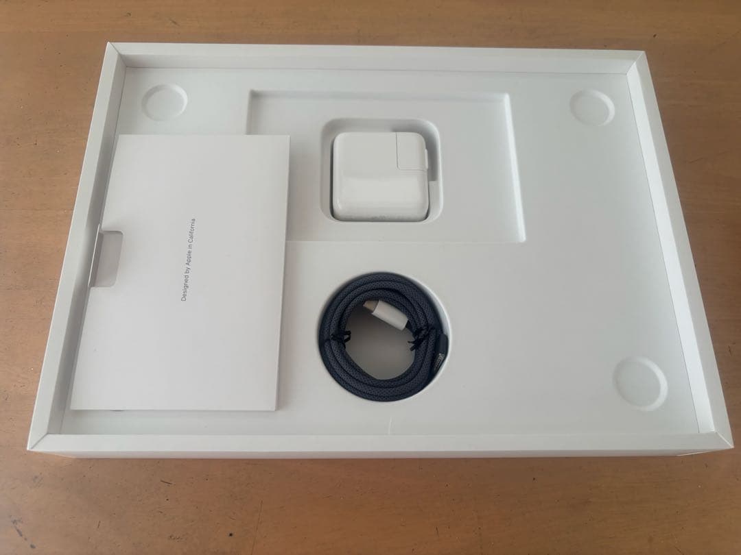 M2 MacBook Air 16GB AppleCare+2028年　放電8回