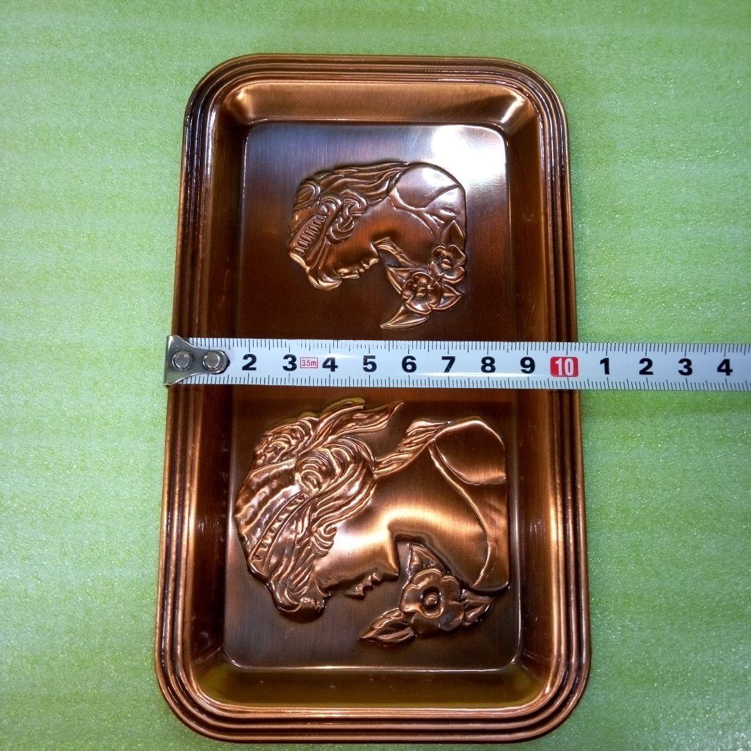 女性の横顔とお花をモチーフにした装飾的なトレイ　銅製？　銅メッキ？　ブロンズ？