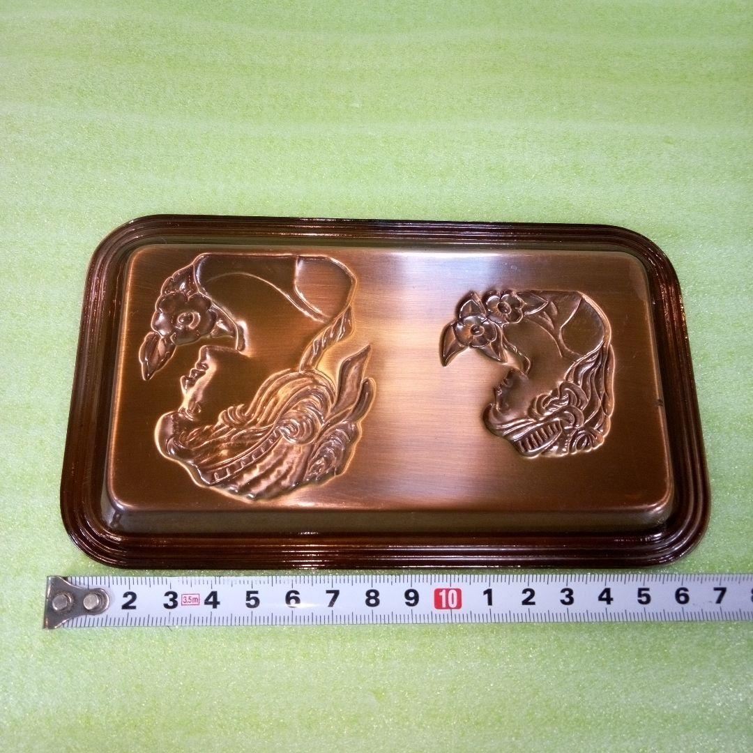 女性の横顔とお花をモチーフにした装飾的なトレイ　銅製？　銅メッキ？　ブロンズ？
