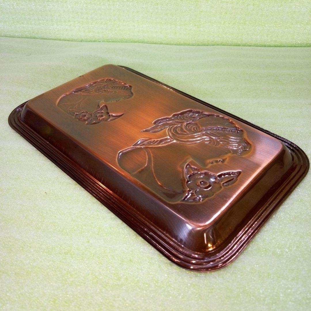女性の横顔とお花をモチーフにした装飾的なトレイ　銅製？　銅メッキ？　ブロンズ？