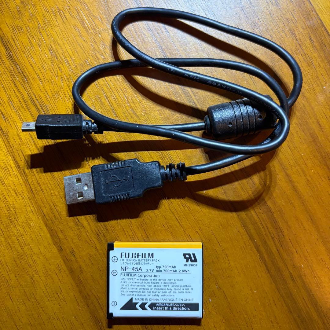 FINEPIX Z2000EXR ホワイト 5倍ズーム コンパクトデジタルカメラ