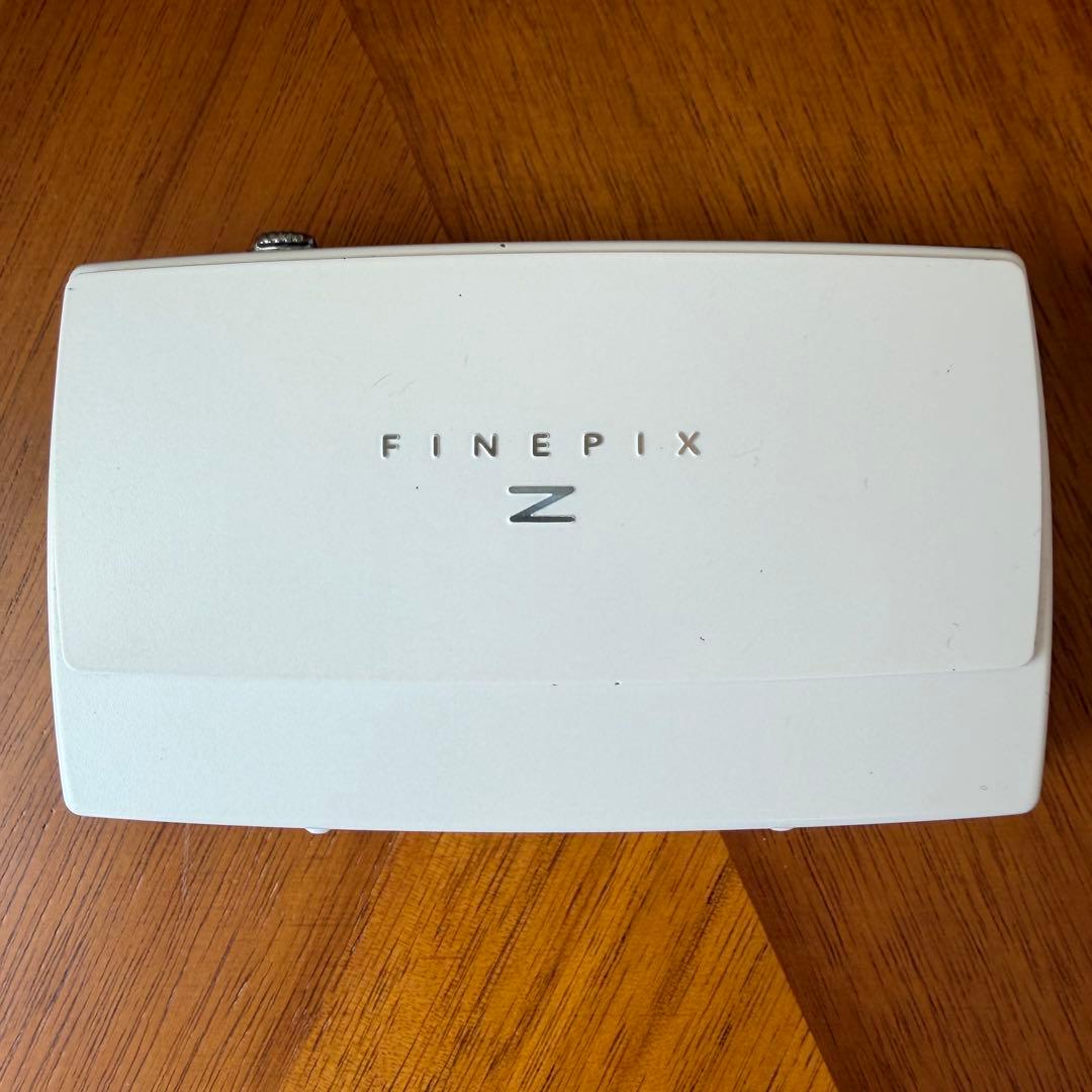 FINEPIX Z2000EXR ホワイト 5倍ズーム コンパクトデジタルカメラ