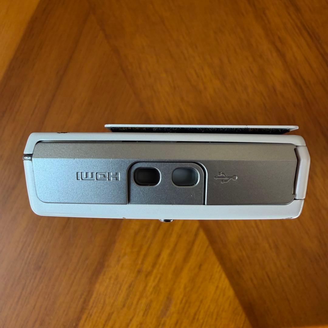 FINEPIX Z2000EXR ホワイト 5倍ズーム コンパクトデジタルカメラ