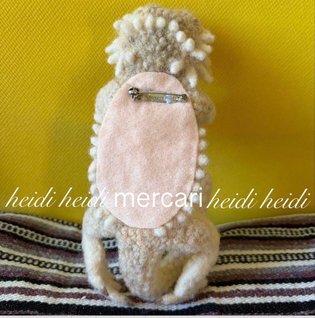 トカゲブローチ　羊毛