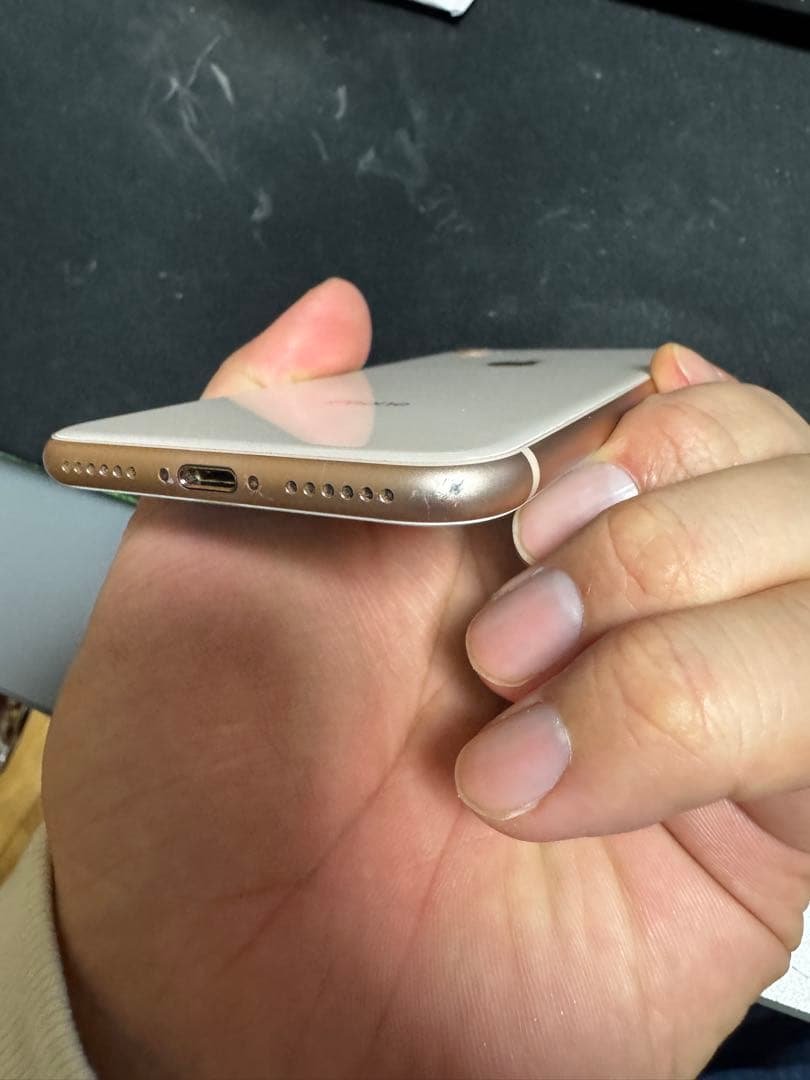 iPhone8 64G 電池容量　100