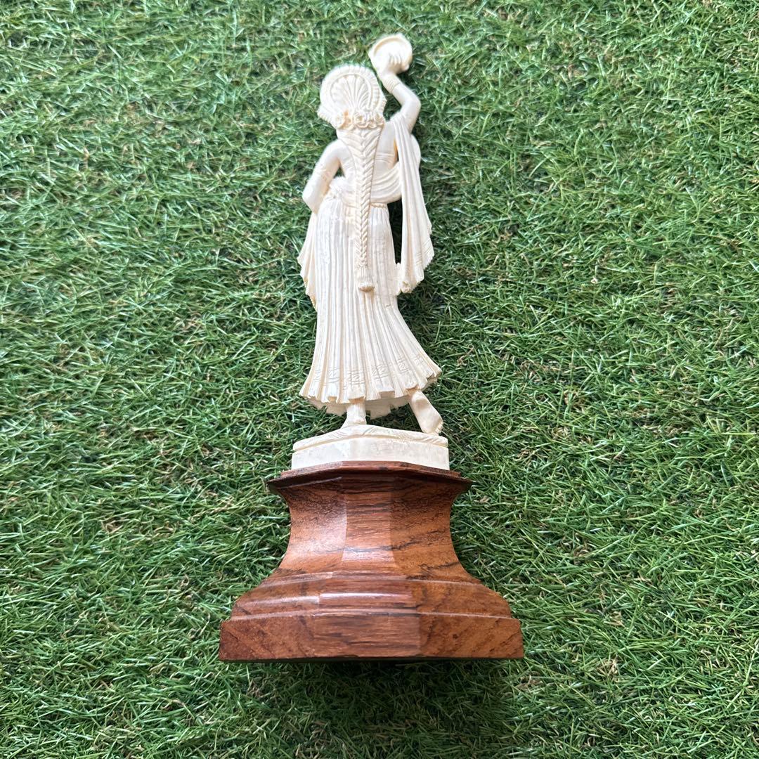 女性像 彫刻 木製台座付き 約30cm