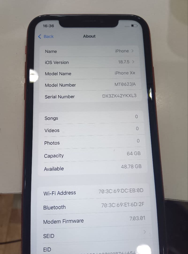 本体 64G　　iPhone XRの(PRODUCT)RED
