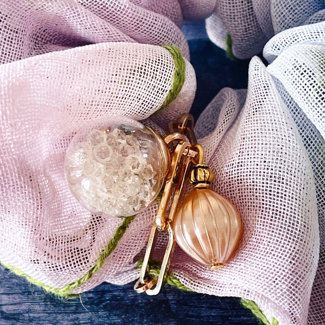 オリジナル手染め♥️ガラスボールとパールのリーフ刺繍入り麻とガーゼ風合いシュシュ♥️