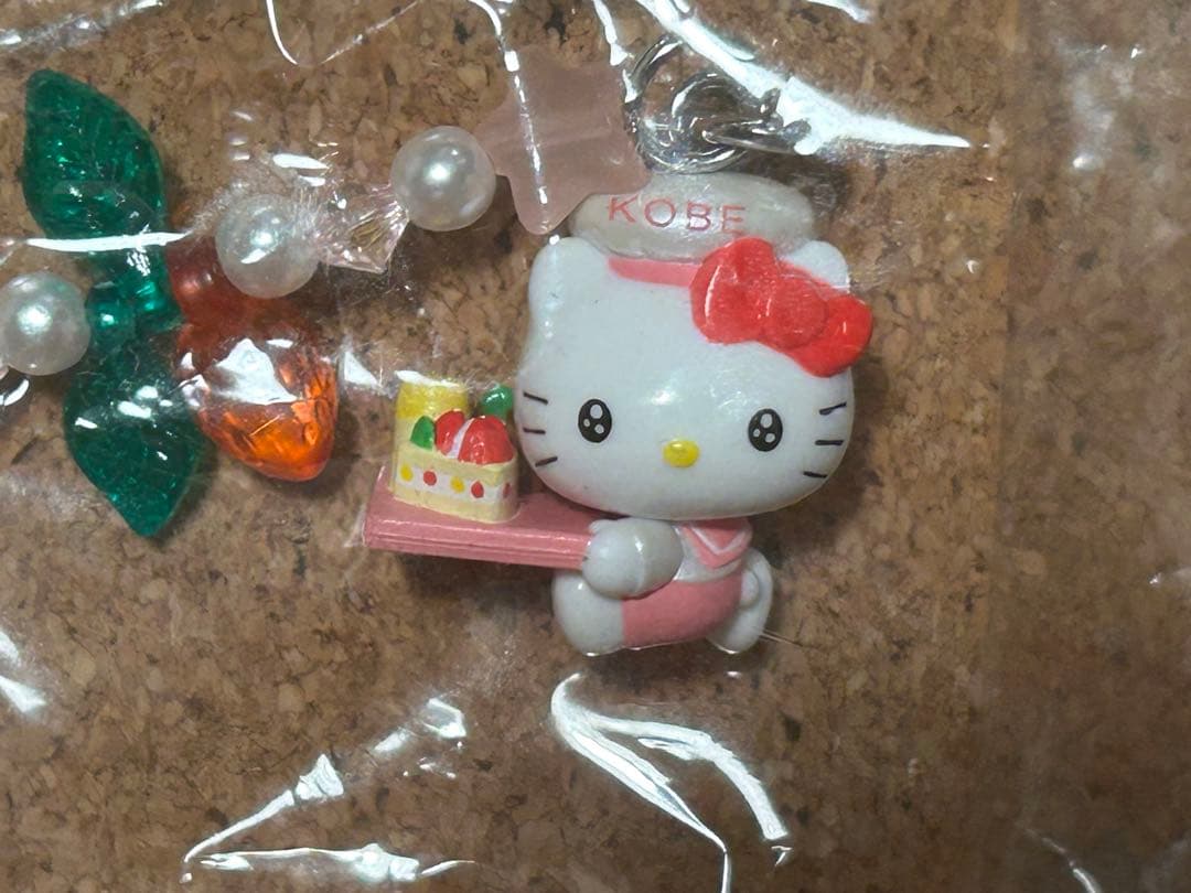 ハローキティ ビーズ根付 神戸限定 ハーバーランド スイーツ　ストラップ
