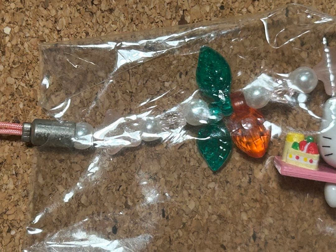 ハローキティ ビーズ根付 神戸限定 ハーバーランド スイーツ　ストラップ