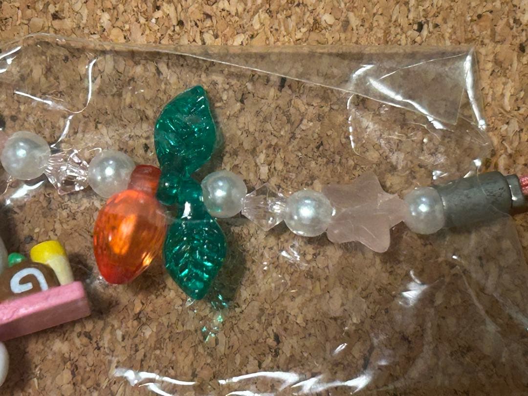 ハローキティ ビーズ根付 神戸限定 ハーバーランド スイーツ　ストラップ