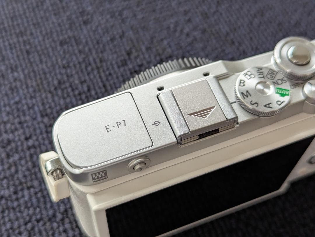 【美品】オリンパス PEN E-P7 ボディ ホワイト ペン OLYMPUS