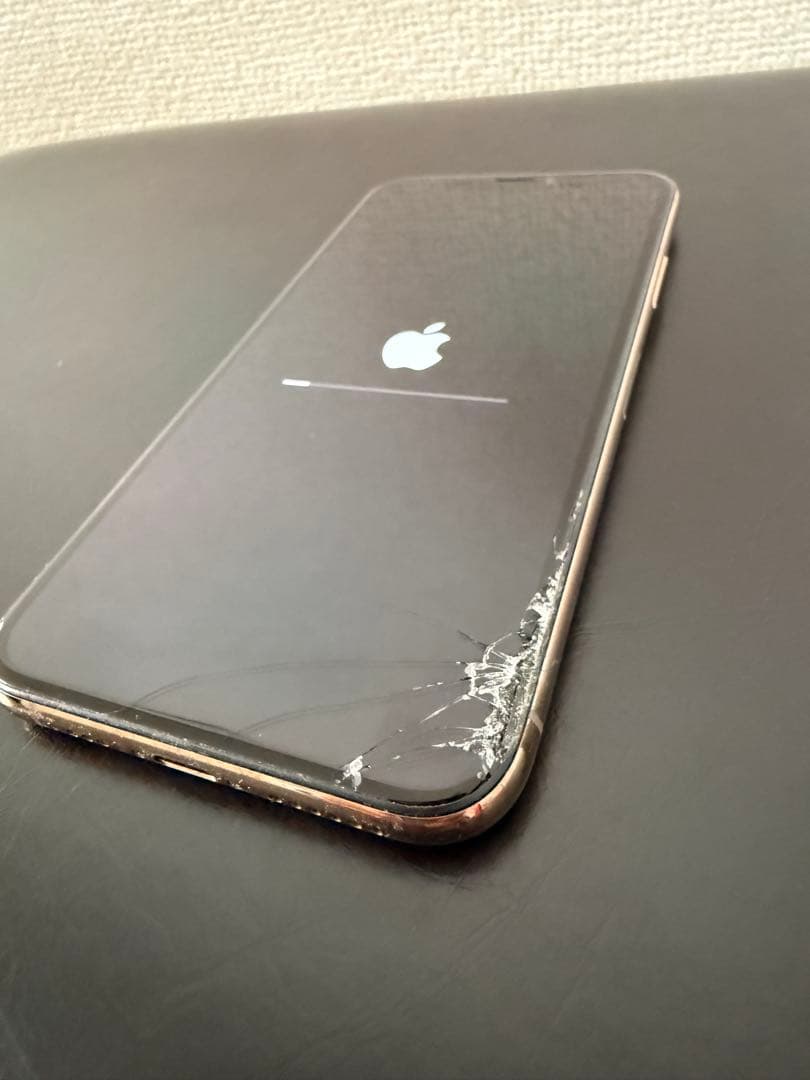 iPhone XS 256GB ひび割れあり