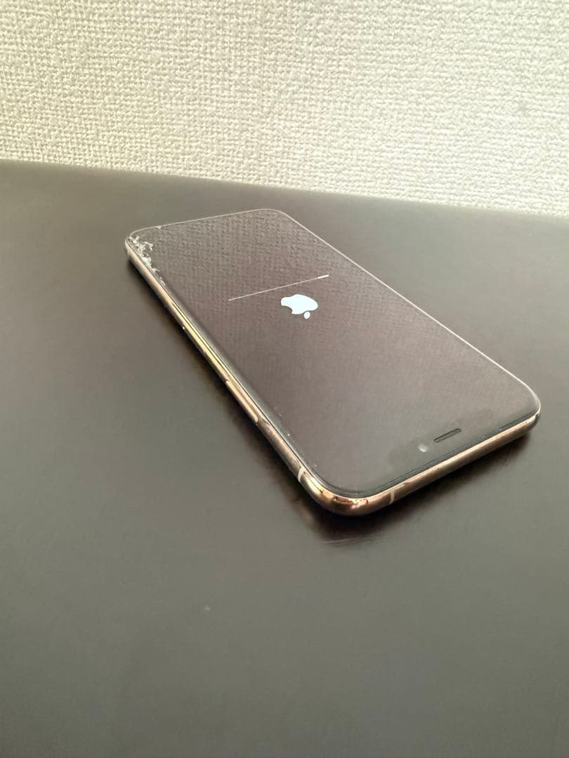 iPhone XS 256GB ひび割れあり