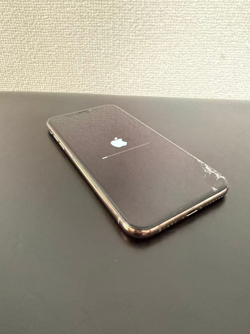 iPhone XS 256GB ひび割れあり