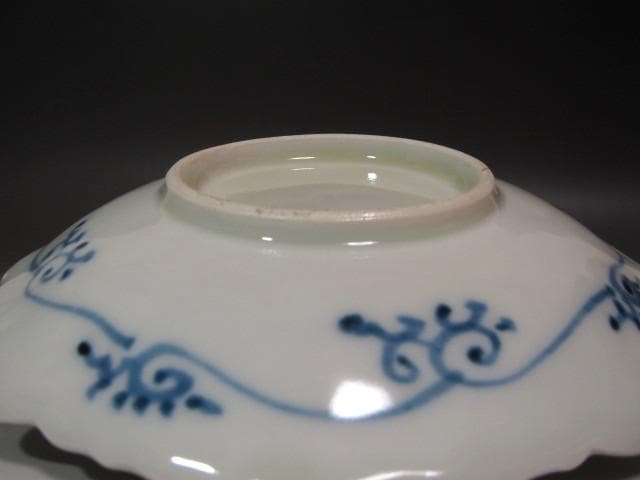 ★　古伊万里　染付たこ唐草文皿　趣ある品です★x685