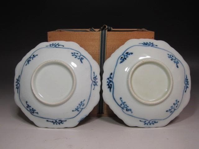 ★　古伊万里　染付たこ唐草文皿　趣ある品です★x685