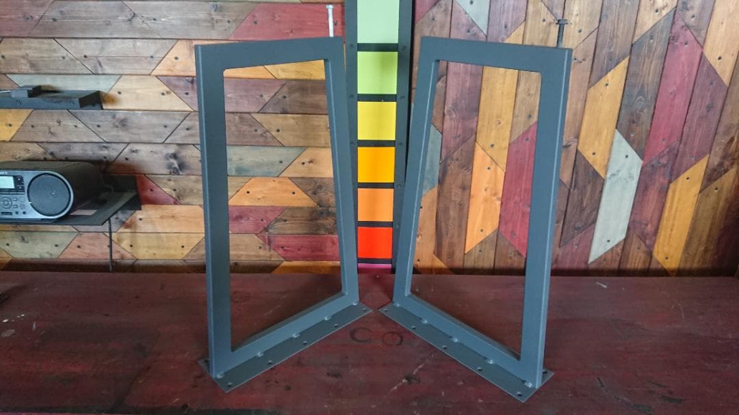 マットグレーでアイアンな極細鉄脚♪ 20×400（床面300）×650mm 台形