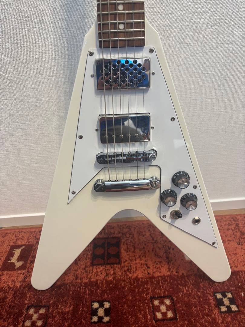 Grass Roots フライングVスタイル エレキギター ホワイト