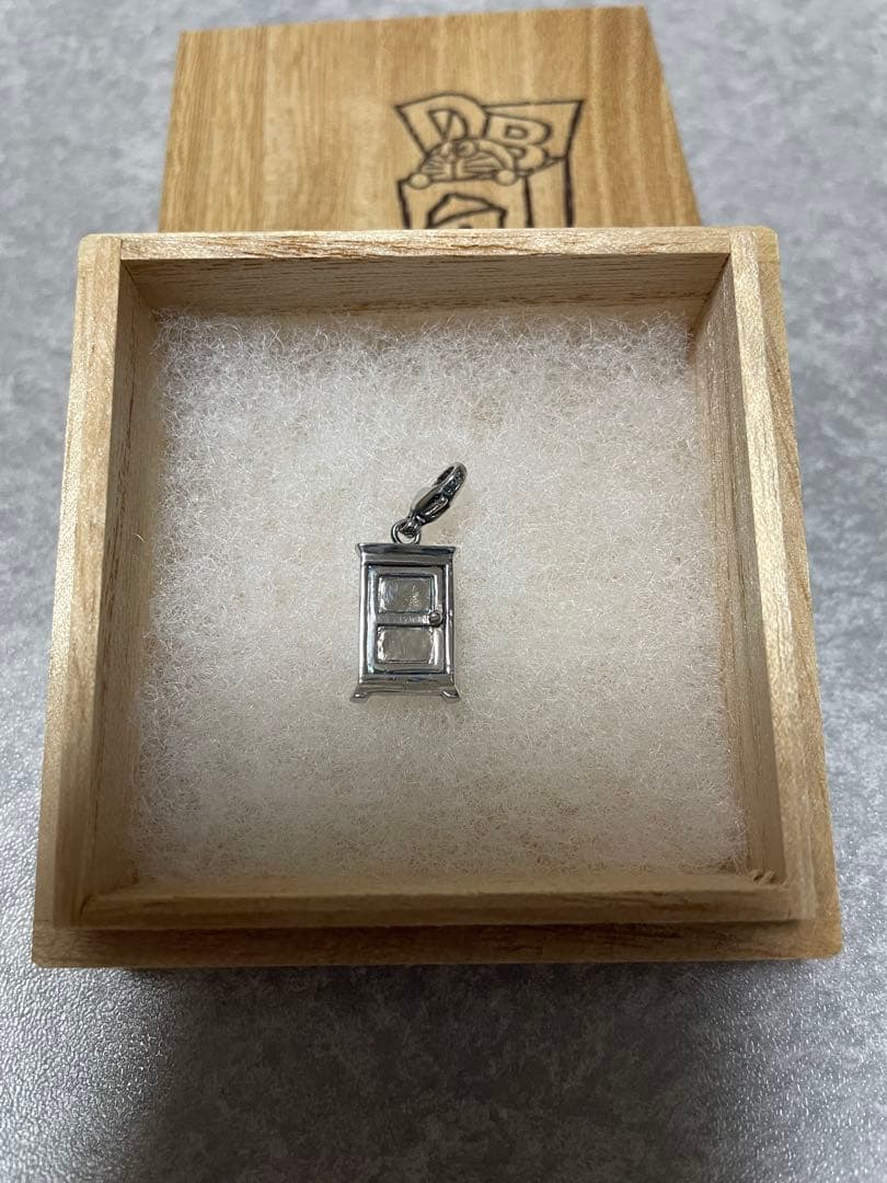 ドラえもん　シルバーチャーム(どこでもドア)