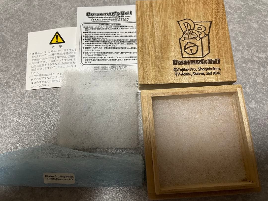 ドラえもん　シルバーチャーム(どこでもドア)