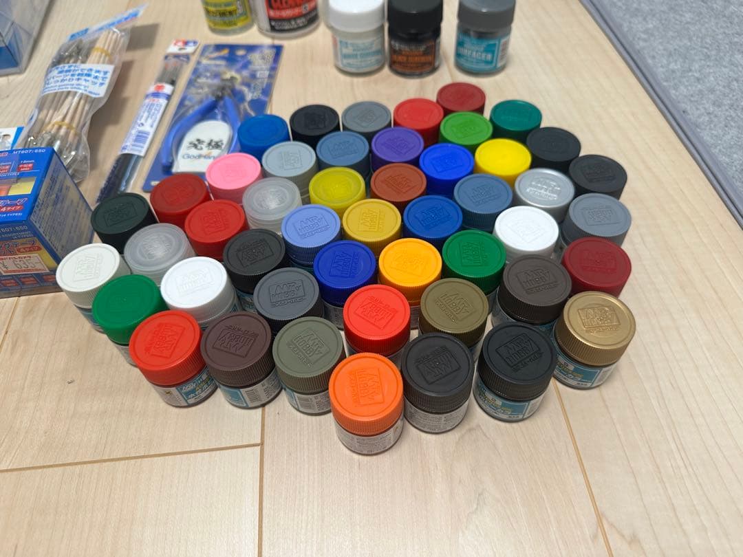 プラモデル塗装用品、工具類　未使用品　8万円相当