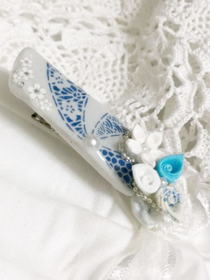 シー陶器とつまみ細工のヘアクリップ