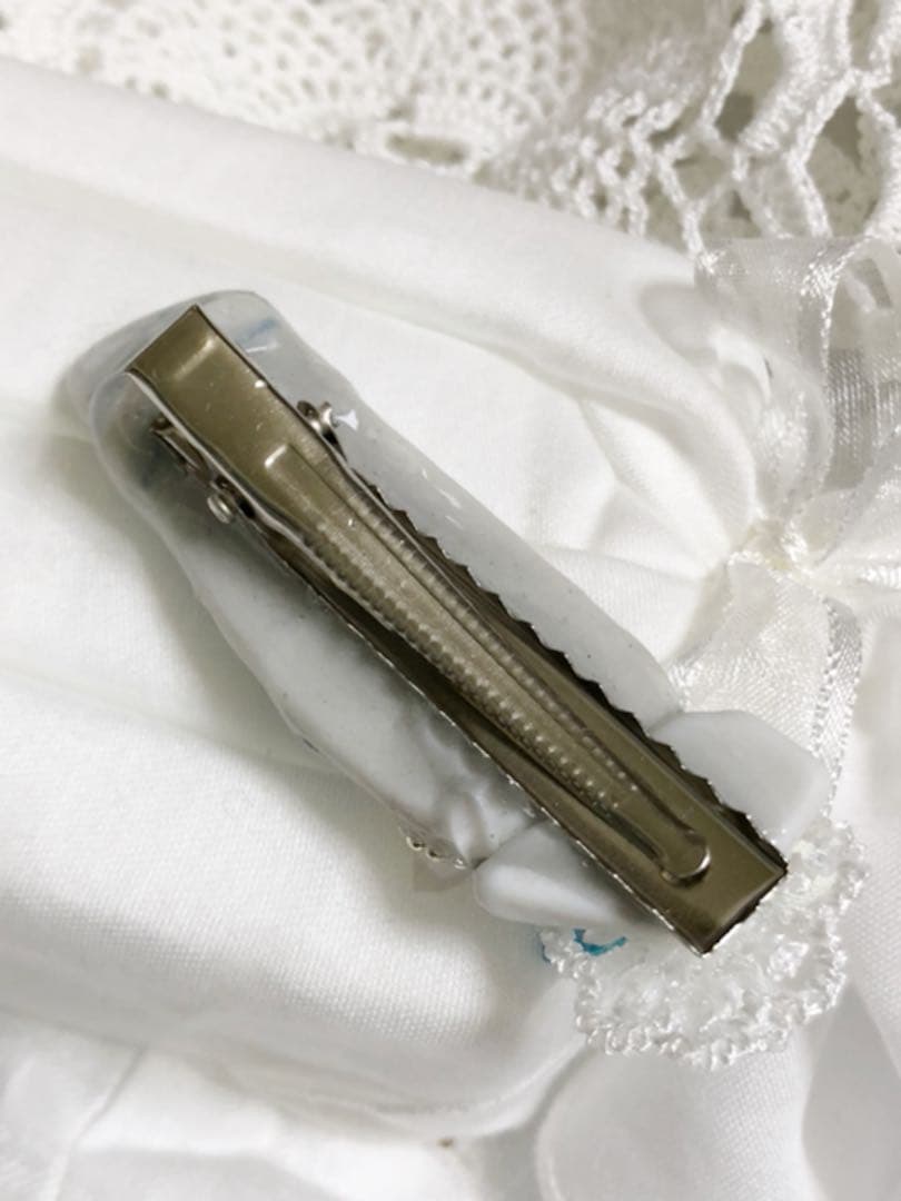 シー陶器とつまみ細工のヘアクリップ