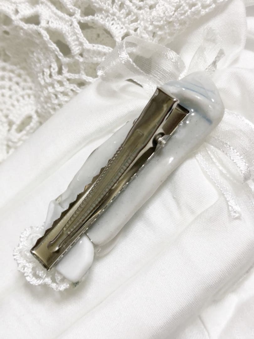 シー陶器とつまみ細工のヘアクリップ