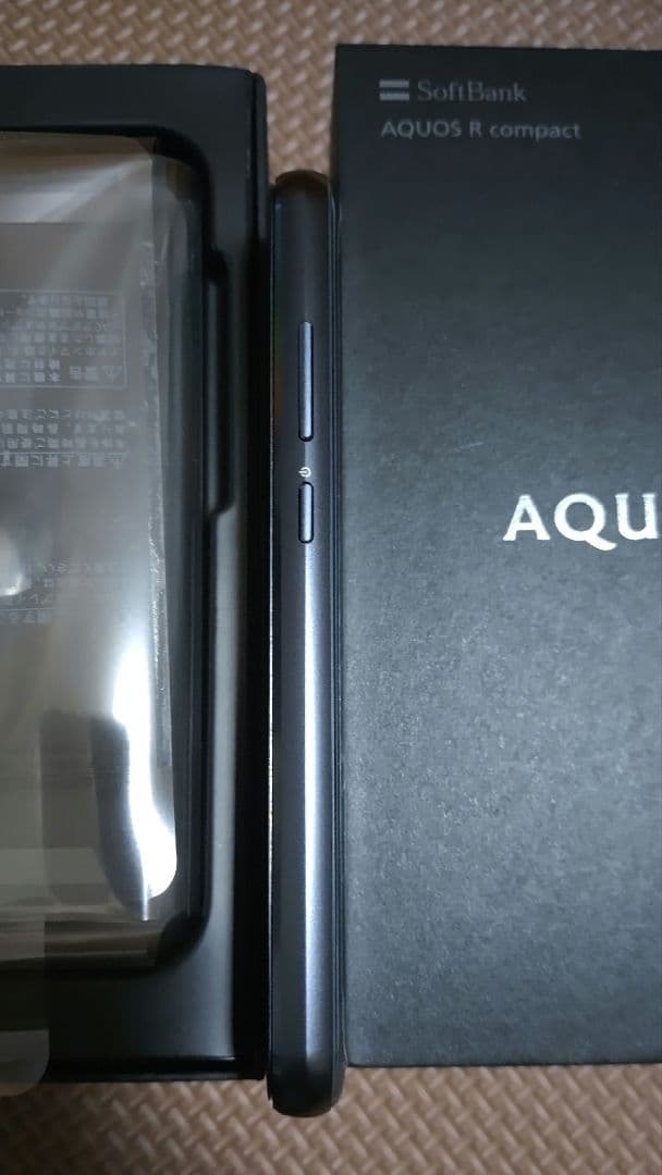 AQUOS R compact 未使用近い BLACK (ジャンク)