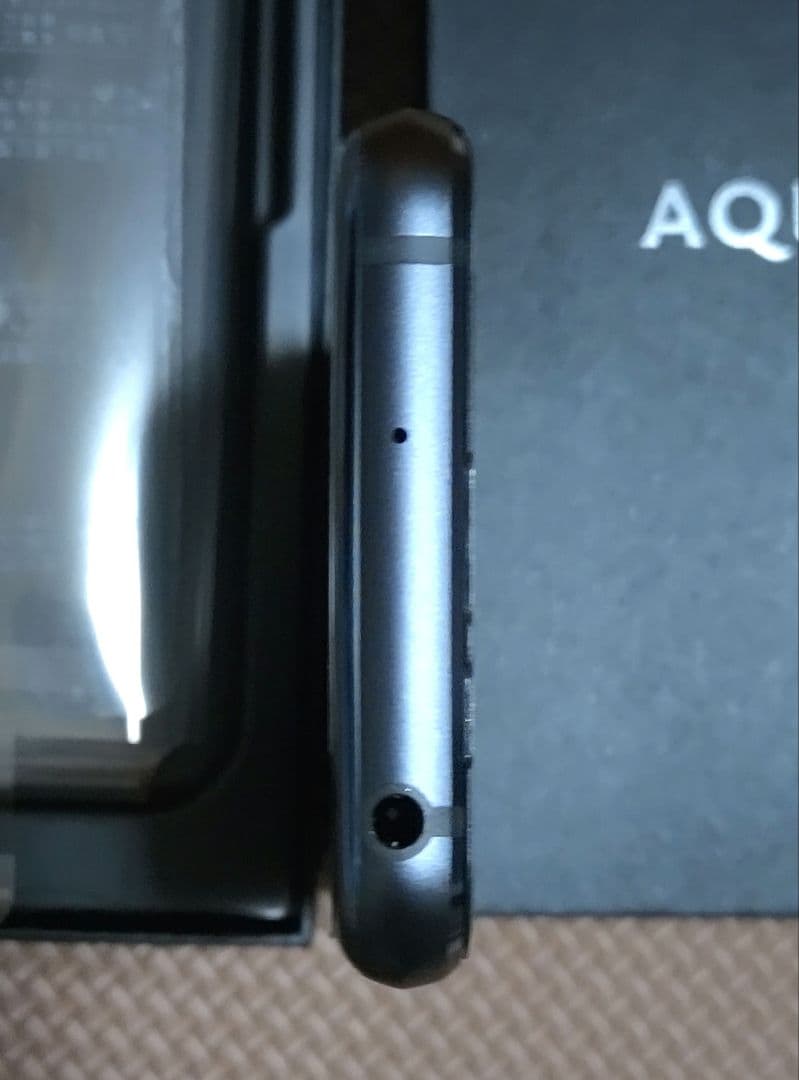 AQUOS R compact 未使用近い BLACK (ジャンク)