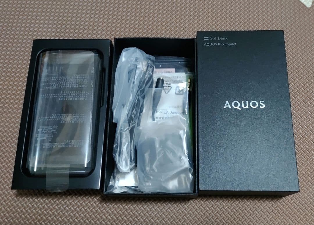 AQUOS R compact 未使用近い BLACK (ジャンク)