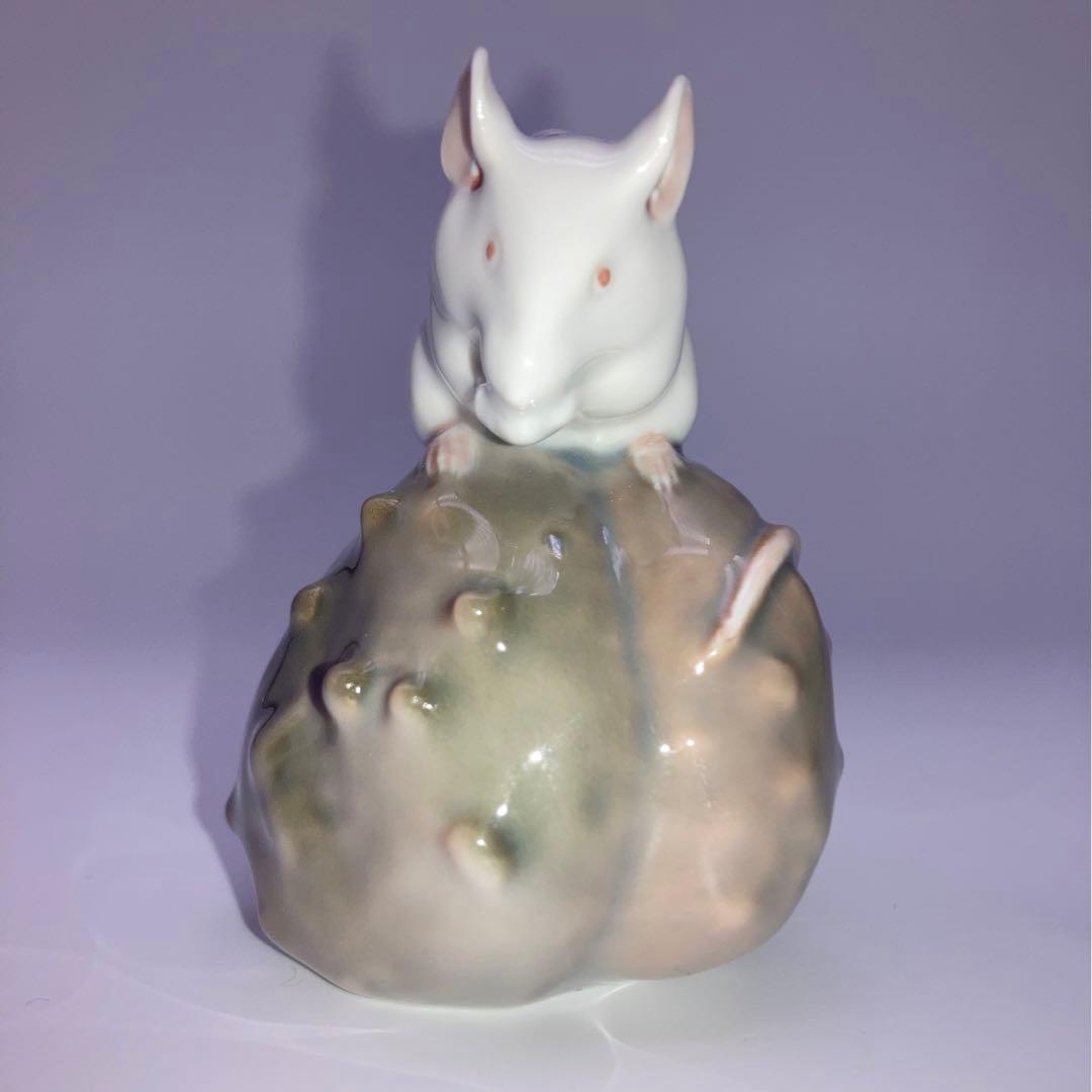 ロイヤルコペンハーゲン 木の実の上のねずみ フィギュリン