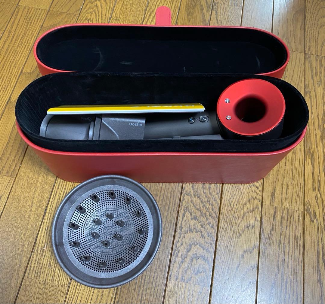 ダイソンヘアドライヤー　赤　ジャンク品　ケース