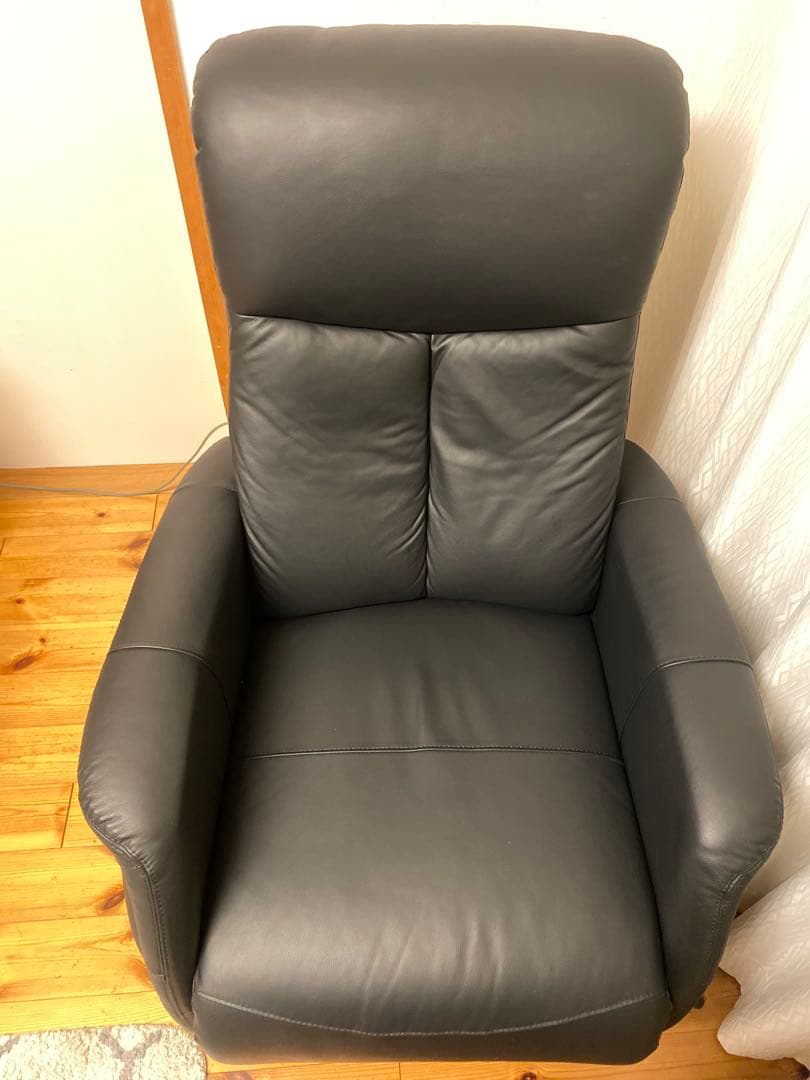 10月31日までお値引き中❗️電動リクライニングチェア(コンフェ革 BK)
